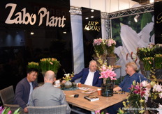 Talking to (potential) consumers in the stand of Zabo Plant